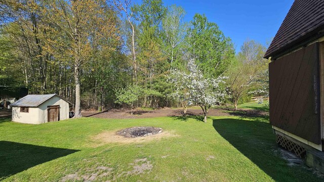 8764 Saunders Rd, Sterling, MI 48659