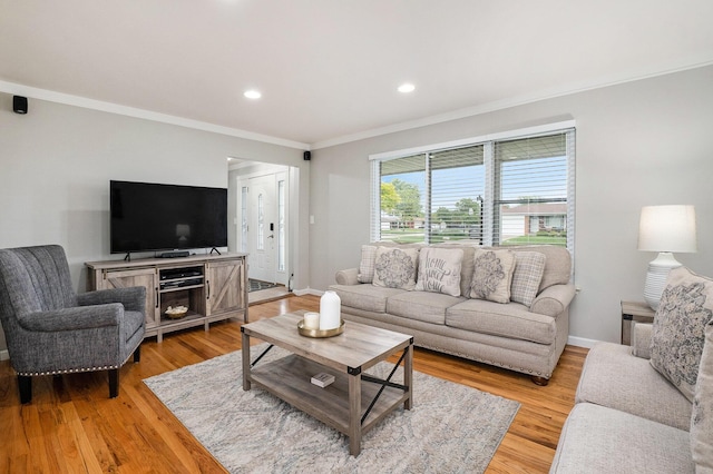 living room with crown molding, baseboards, light wood-type flooring, and recessed lighting