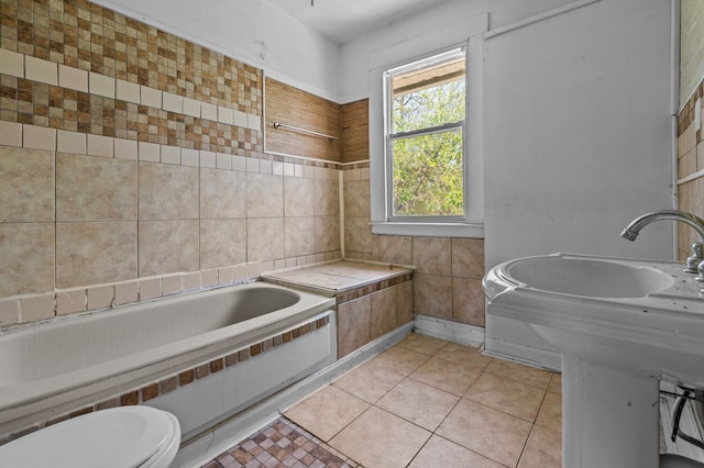 3779 Gladstone St, Detroit, MI 48206 - bathroom with toilet, tile patterned flooring, and a bathtub