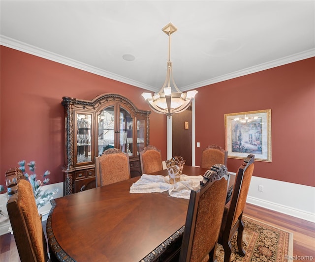 17747 Parkshore Dr, Northville, MI 48168 - dining room featuring wood finished floors, ornamental molding, a chandelier, and baseboards