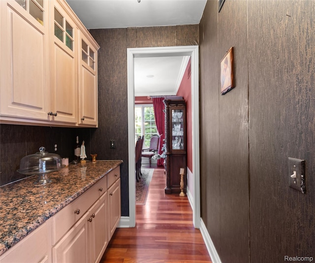 17747 Parkshore Dr, Northville, MI 48168 - bar with dark wood finished floors and baseboards