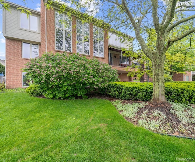 17747 Parkshore Dr, Northville, MI 48168 - view of green lawn