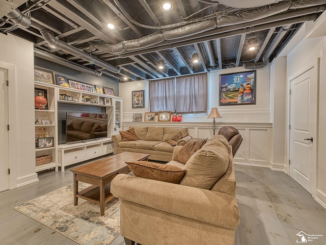 469 Corinth Cir, Dundee, MI 48131 - living area with wood finished floors
