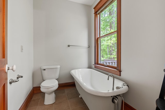 9934 W Fg Ave, Kalamazoo, MI 49009 - full bath featuring a freestanding tub, plenty of natural light, baseboards, and toilet