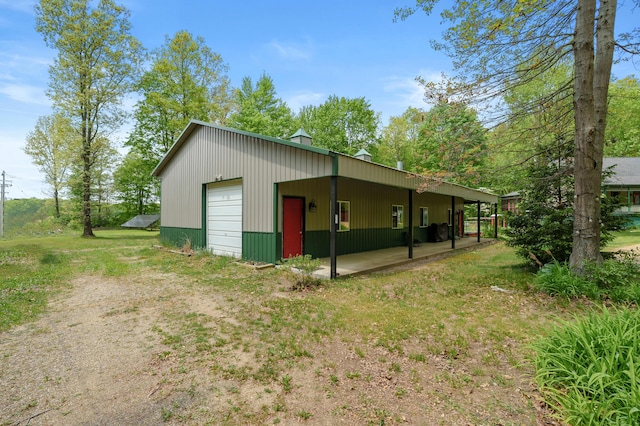 9934 W Fg Ave, Kalamazoo, MI 49009 - view of outdoor structure with an outbuilding