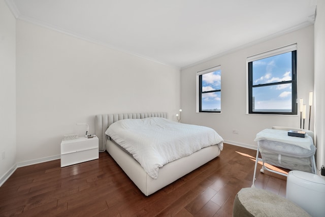 1135 Shelby St Unit 59-2808, Detroit, MI 48226 - bedroom with crown molding, wood finished floors, and baseboards