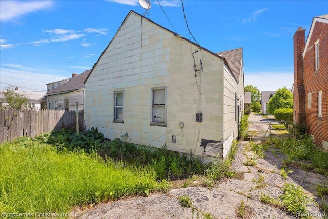 19479 Helen St, Detroit, MI 48234 - view of side of property with roof with shingles