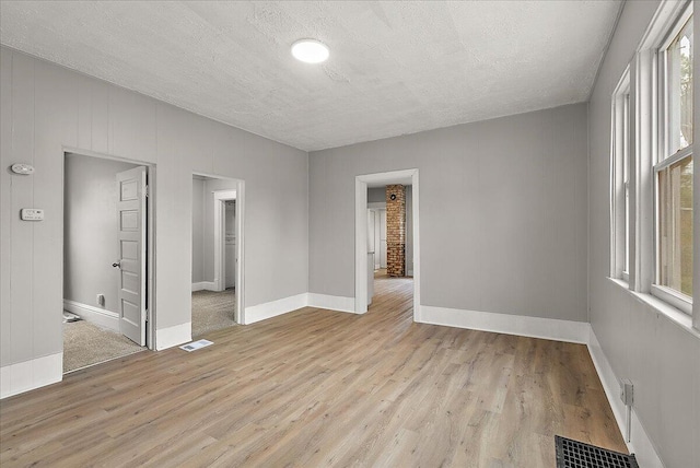470 Houseman Ave NE, Grand Rapids, MI 49503 - unfurnished room featuring light wood-type flooring, a textured ceiling, and baseboards