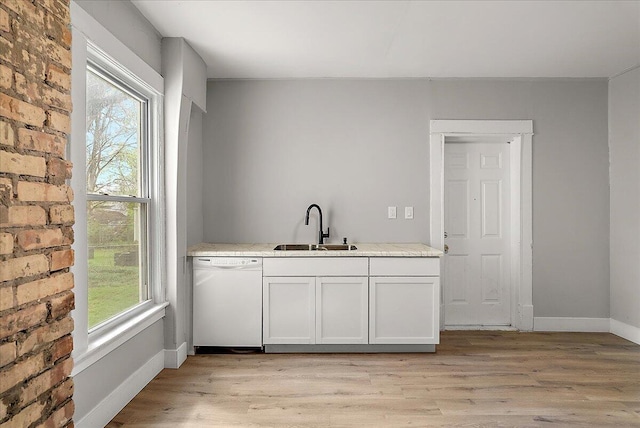 470 Houseman Ave NE, Grand Rapids, MI 49503 - bar featuring dishwasher, a sink, light wood-type flooring, and baseboards