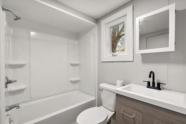 470 Houseman Ave NE, Grand Rapids, MI 49503 - full bath featuring toilet, shower / bath combination, and vanity