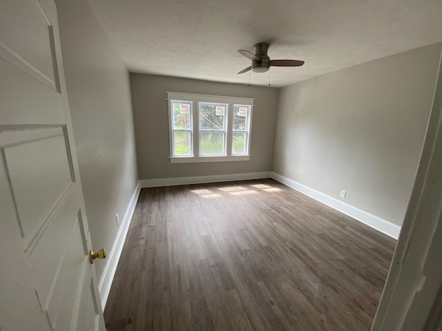 470 Houseman Ave NE, Grand Rapids, MI 49503 - empty room with dark wood-style flooring, a ceiling fan, and baseboards