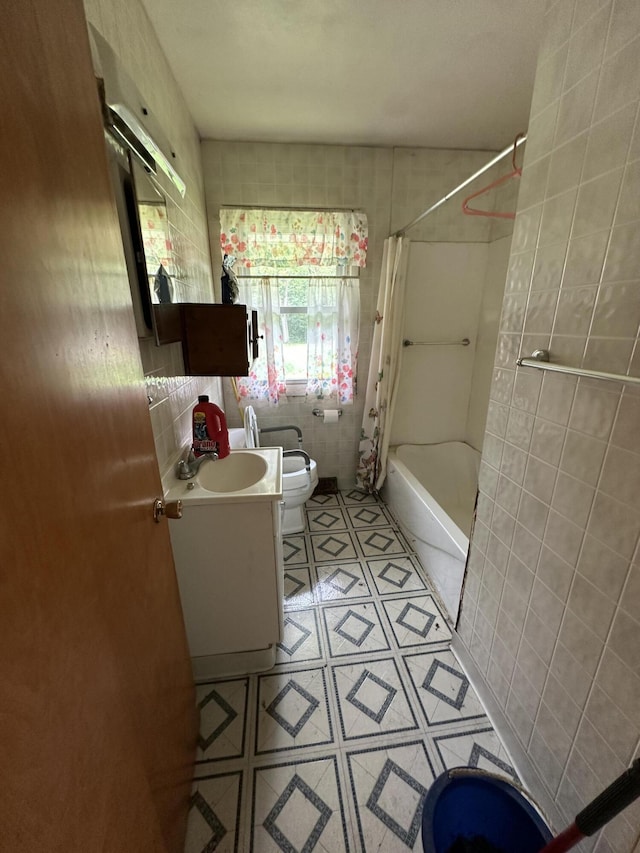 2330 Kint Ct, Jackson, MI 49202 - bathroom with toilet, shower / bath combination with curtain, vanity, and tile walls