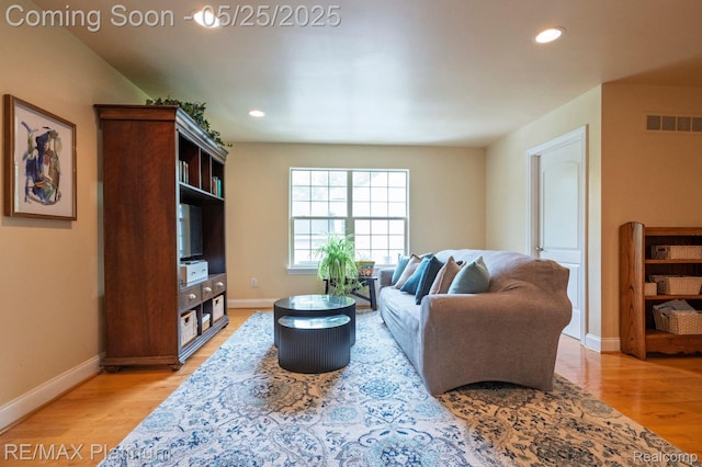 2038 Pine Bluffs Ct, Highland, MI 48357 - living area featuring light wood-style flooring, recessed lighting, and baseboards