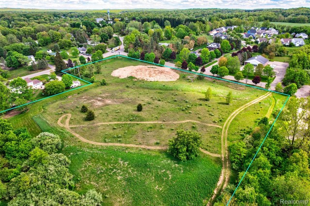 12800 Fountain Sq, Davisburg, MI 48350