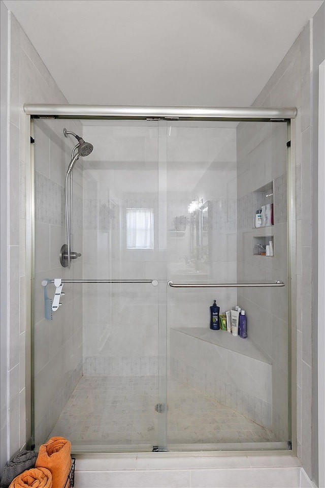 3582 Pratt Dr, Lapeer, MI 48446 - bathroom featuring a stall shower