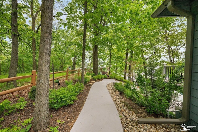 2307 Tecumseh Dr, Brooklyn, MI 49230 - view of home's community with fence