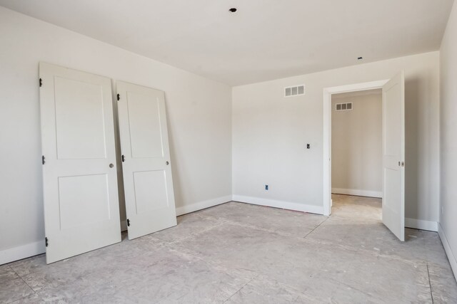 45070 Twin River Dr, Macomb, MI 48044 - unfurnished bedroom featuring baseboards