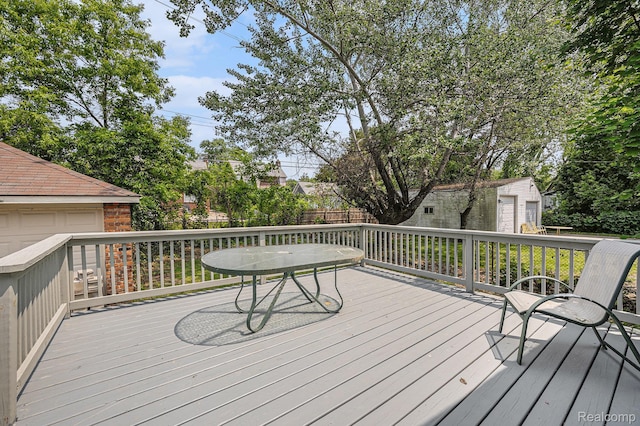 259 Navajo Ave, Pontiac, MI 48341 - view of wooden terrace