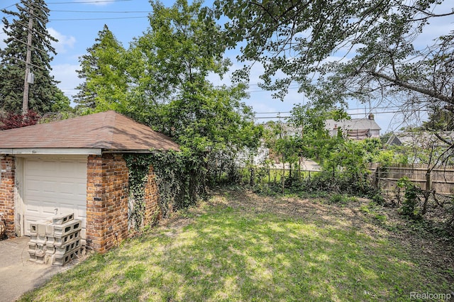 259 Navajo Ave, Pontiac, MI 48341 - view of yard featuring an outdoor structure and a garage