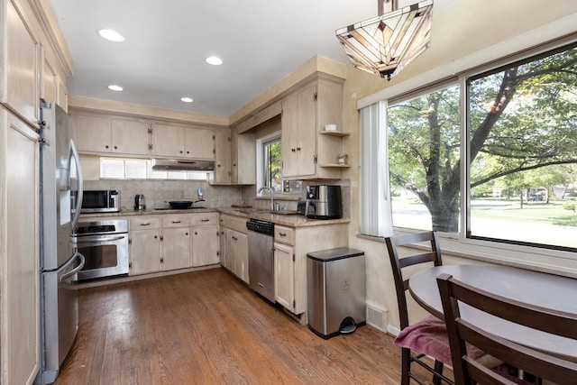 935 S Brys Dr, Grosse Pointe Woods, MI 48236 - kitchen featuring stainless steel appliances, a sink, decorative backsplash, dark wood-style flooring, and recessed lighting