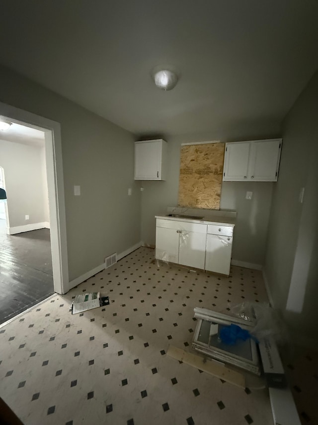 15904 Muirland St, Detroit, MI 48238 - laundry room featuring baseboards