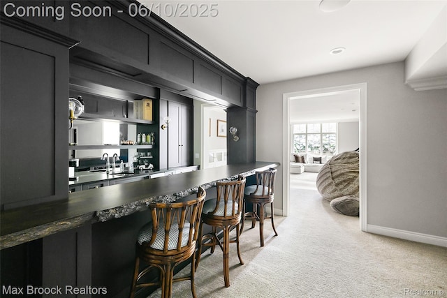 1475 Tottenham Rd, Bloomfield Hills, MI 48301 - indoor wet bar featuring light colored carpet and baseboards