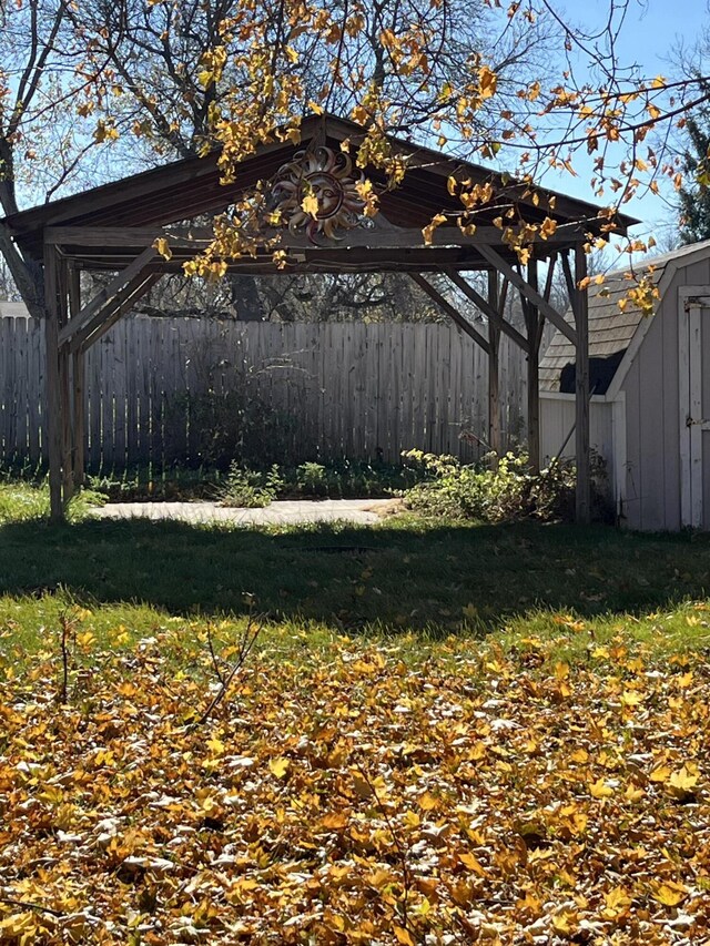 3048 Vineland Ave, Burton, MI 48519 - view of yard featuring a storage unit, fence, and an outdoor structure
