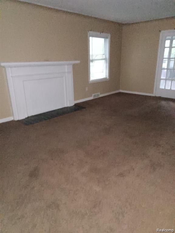 15470 Mapleridge St, Detroit, MI 48205 - empty room with dark carpet and baseboards