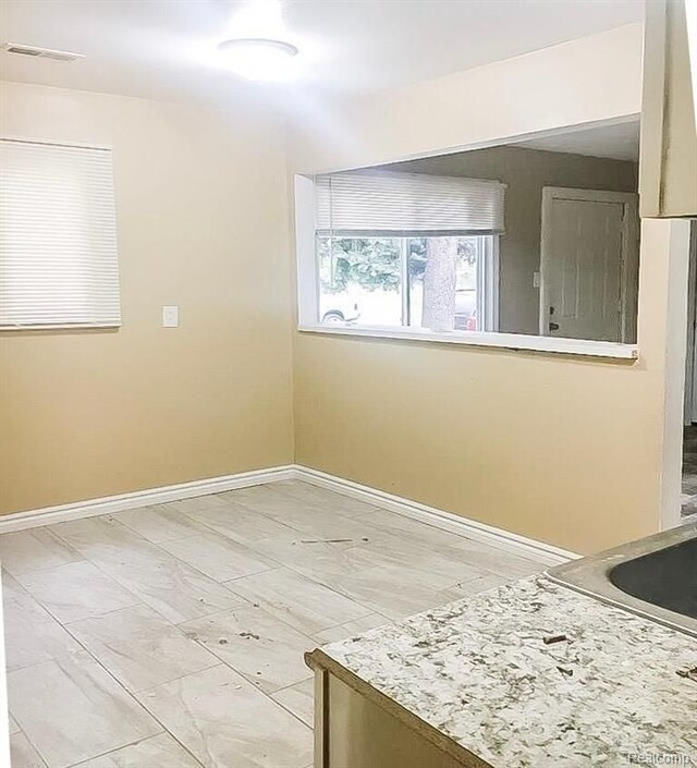 15470 Mapleridge St, Detroit, MI 48205 - spare room with baseboards