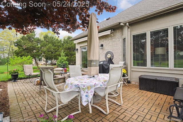 921 Gleneagles, Highland, MI 48357 - view of patio / terrace with outdoor dining area