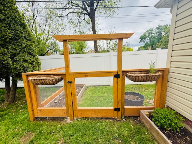 992 Key W Dr, Clawson, MI 48017 - gate with fence