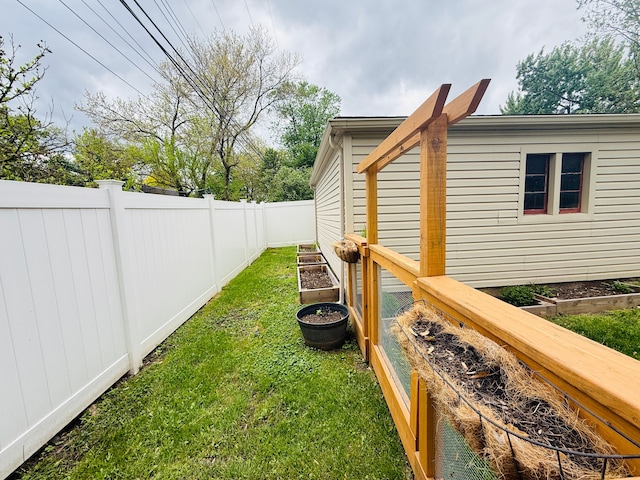 992 Key W Dr, Clawson, MI 48017 - view of yard featuring a vegetable garden
