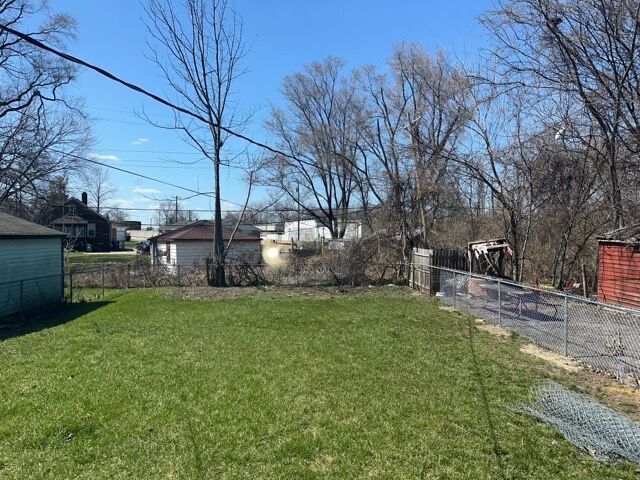 1688 S Ethel St, Detroit, MI 48217 - view of yard