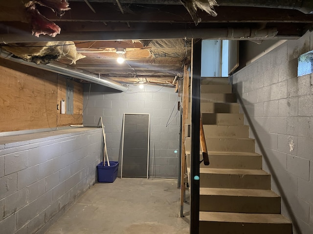 852 Maynard Ave, Jackson, MI 49202 - unfinished basement with stairs