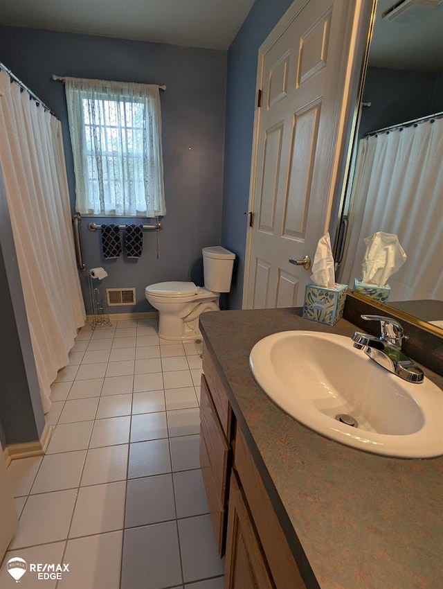 9419 Grandview Ct, Davison, MI 48423 - full bath with tile patterned flooring, vanity, toilet, baseboards, and curtained shower