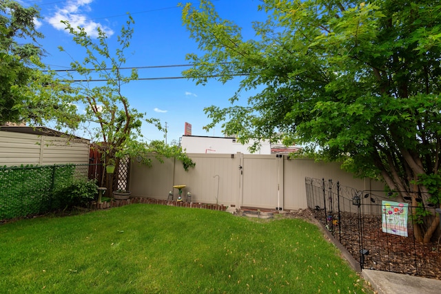 2270 23rd St, Wyandotte, MI 48192 - view of yard with a gate