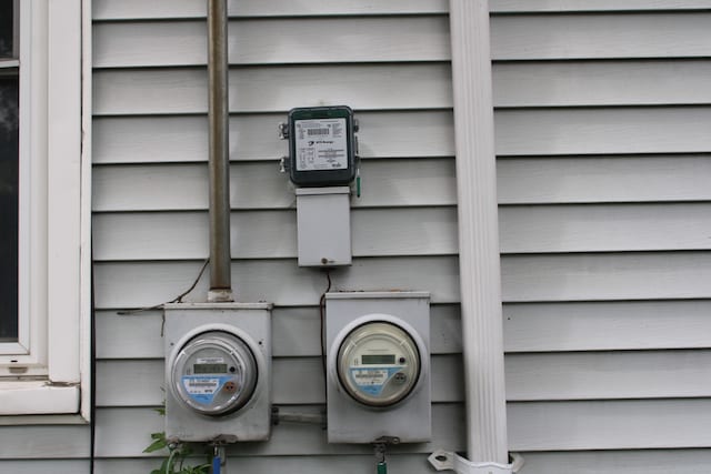 1093 Ford Blvd, Lincoln Park, MI 48146 - exterior view of electric meter