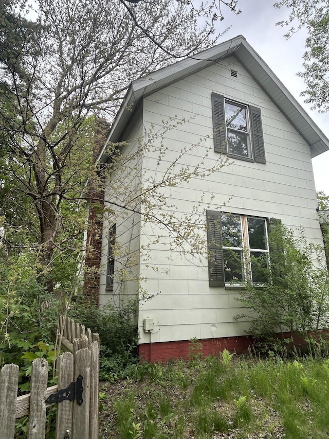 715 Avon St, Flint, MI 48503 - view of side of home