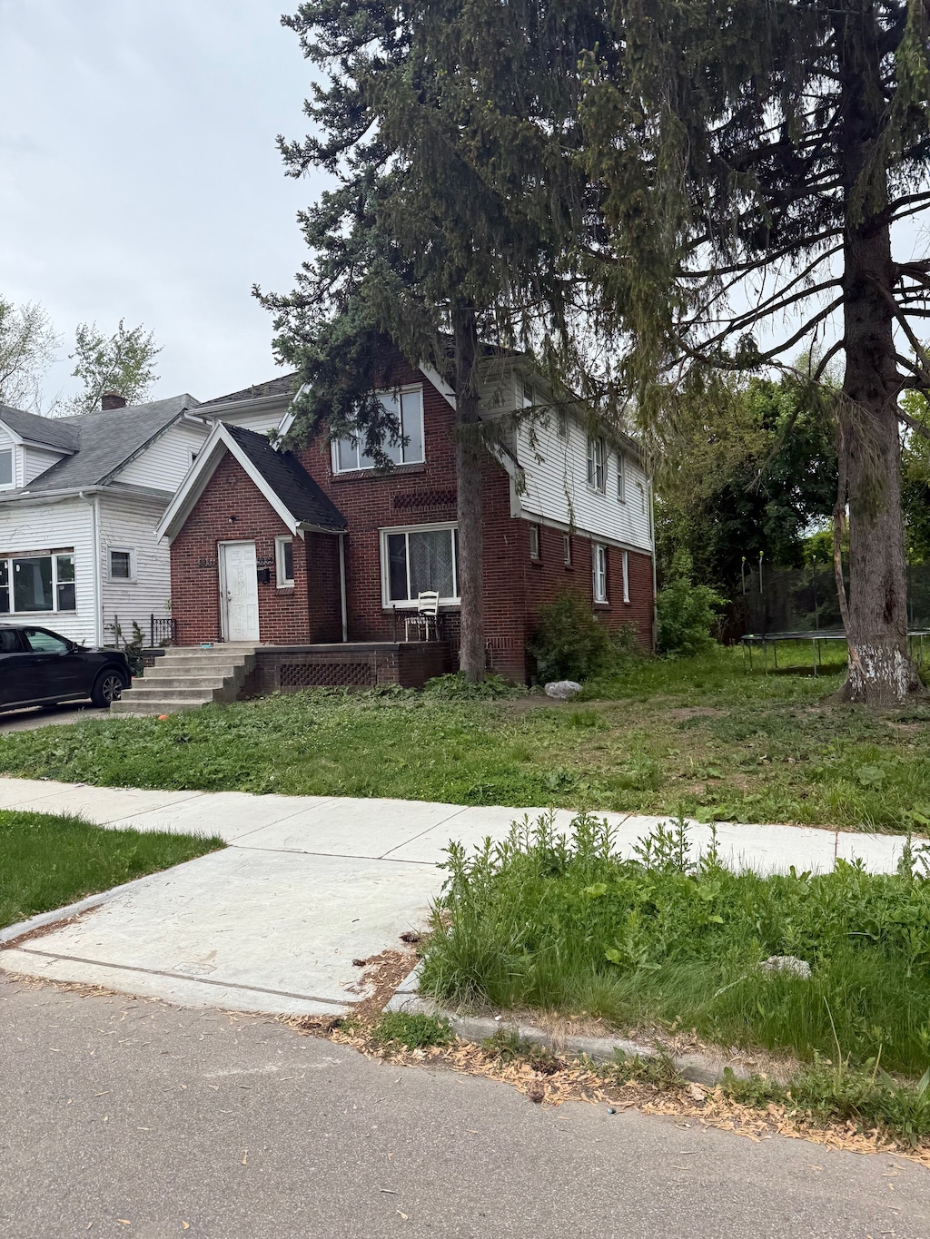 5931 Wayburn St, Detroit, MI 48224 - view of front of house featuring brick siding and a front lawn