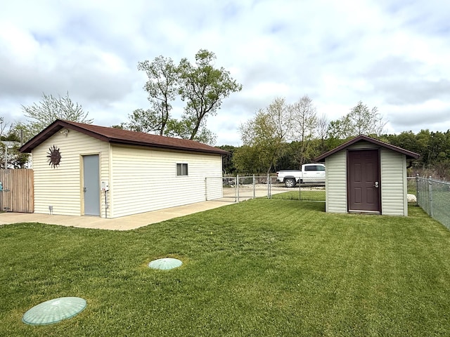 view of yard featuring an outbuilding and a shed