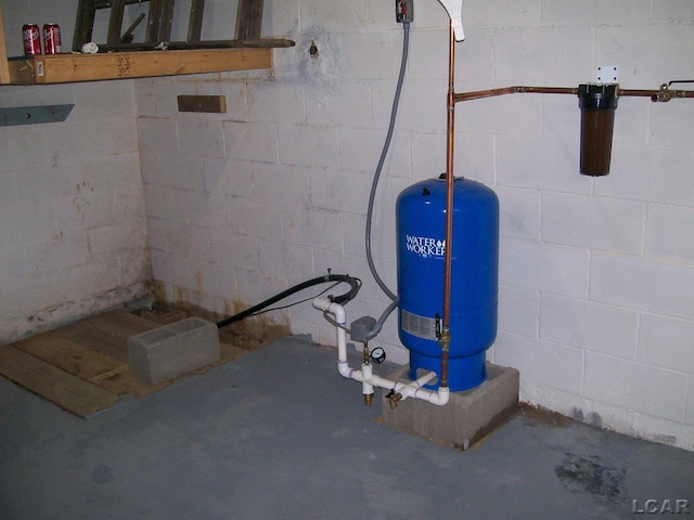 5300 State Rd, Hillsdale, MI 49242 - unfinished basement featuring a water pressure tank