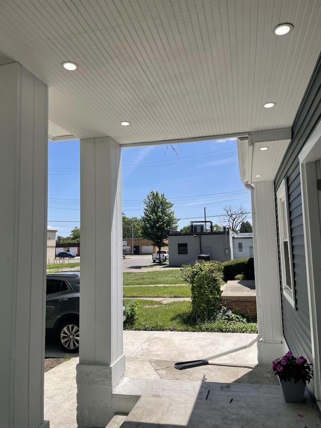 8841 Auburn St, Detroit, MI 48228 - view of patio / terrace