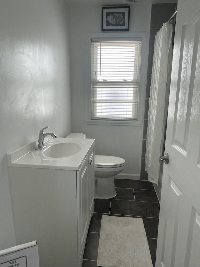 8841 Auburn St, Detroit, MI 48228 - full bath featuring vanity, tile patterned flooring, toilet, and a shower with shower curtain
