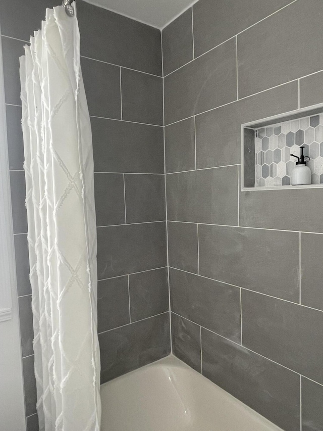 8841 Auburn St, Detroit, MI 48228 - bathroom with shower / tub combo