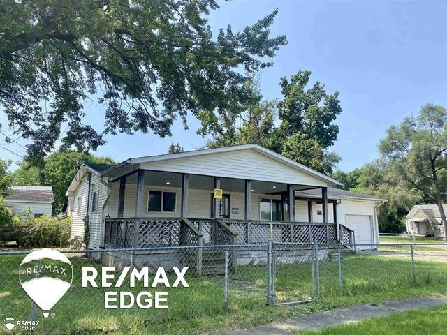 2906 Nathan Ave, Flint, MI 48506 - view of front of property featuring covered porch and an attached garage