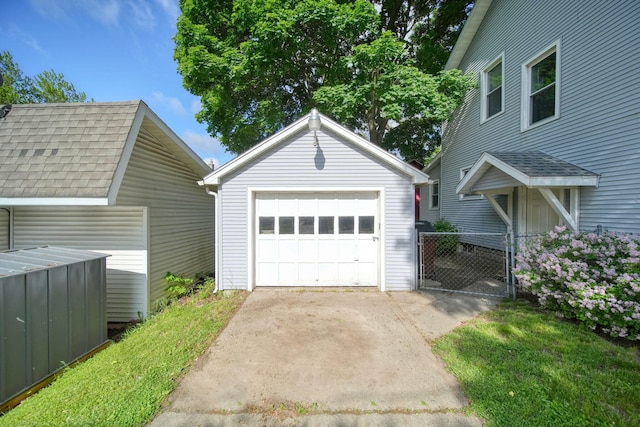 704 Lincoln St, Jackson, MI 49202 - detached garage with driveway and a gate