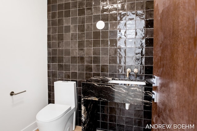 159 S River Ave Unit 503, Holland, MI 49423 - half bath with a sink, toilet, and tile walls