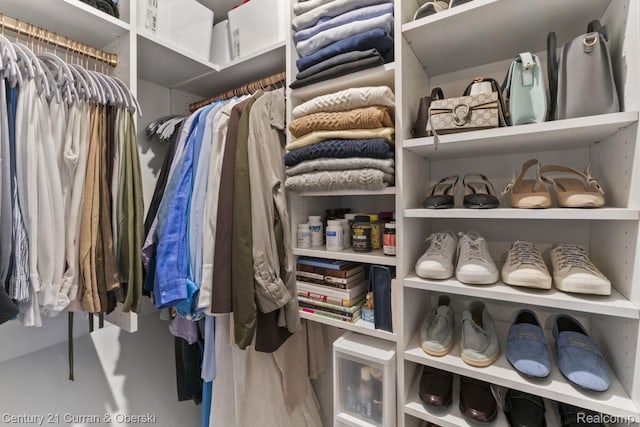 26155 Timber Trl, Dearborn Heights, MI 48127 - view of spacious closet