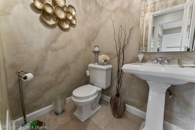 26155 Timber Trl, Dearborn Heights, MI 48127 - bathroom featuring toilet, a sink, baseboards, and tile patterned flooring
