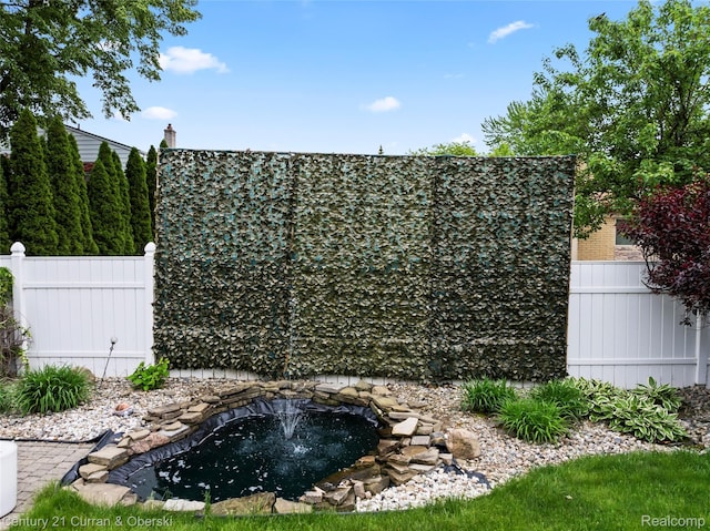 26155 Timber Trl, Dearborn Heights, MI 48127 - view of yard
